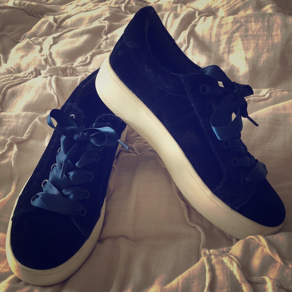 Steve Madden Bertie Velvet Platform Sneaker